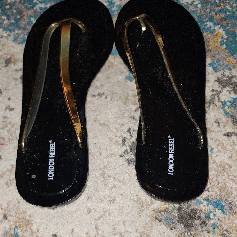 NWOT London Rebel X ASOS Black a Gold Women's Thong Flip Flop Sandals Size 8 - Picture 5 of 10